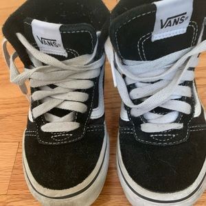 Boys Vans sneakers !